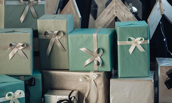 Custom-Gifts-and-Rewards