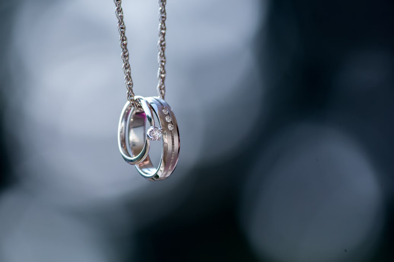 Analyze The Significance Of Customized Metal Pendants For Couples